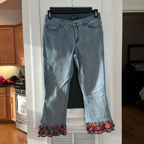 ✨A.Z.I. New York Whitewashed Bailey Jeans Removable Pleated Ruffle Hem Size 8✨ - Picture 2 of 6